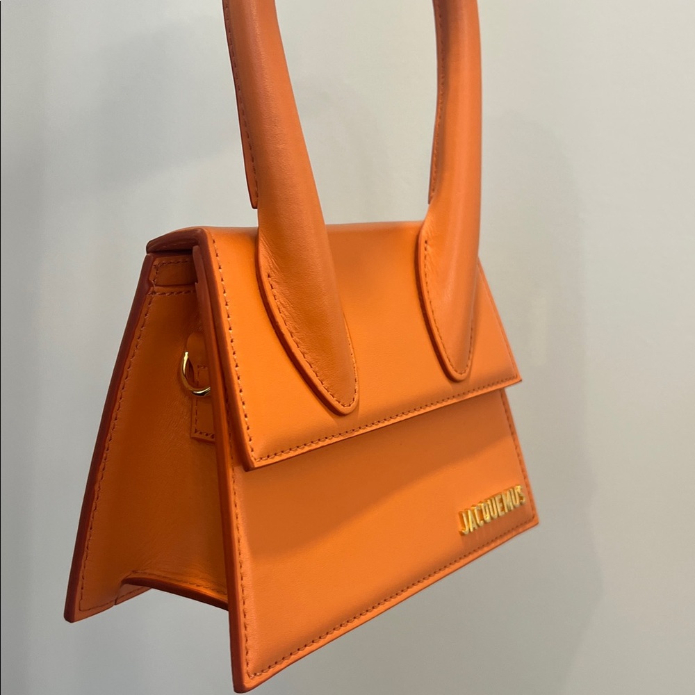 Jacquemus Le Chiquito Moyen Bag - Picture 2 of 9